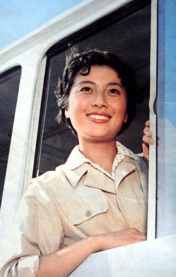 陈以心:上海歌剧院的演员,1995年随丈夫定居香港.