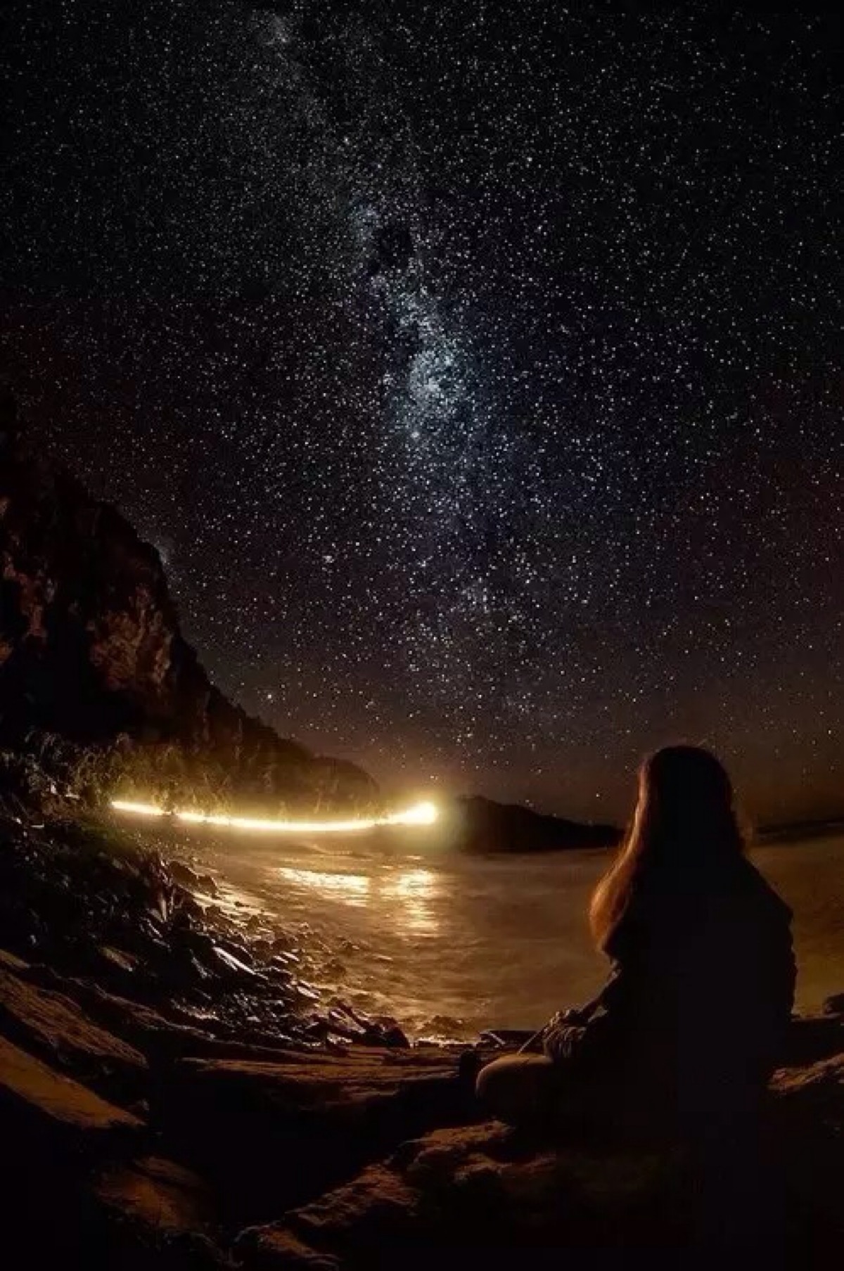 唯美星空 夜景 夜空 星光 自然风景 人物 背影 灯火 唯美壁纸 锁屏