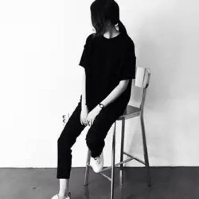 【女生头像】背影 黑白头像 愿你多年以后死于心碎因思及我by:稚与
