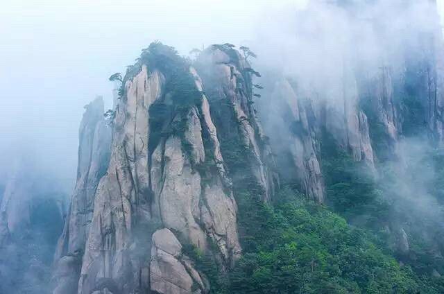 神奇的造物主孕育了无数的名山胜水,三清山历经地质历史上的沧桑巨变