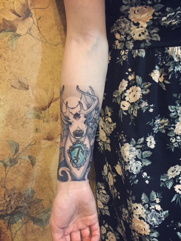 西木游子 小臂纹身 欧美纹身 麋鹿纹身 tattoo