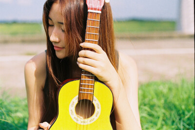 我觉得弹吉他的女生很有魅力