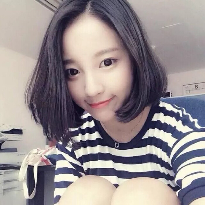 短发女生头像
