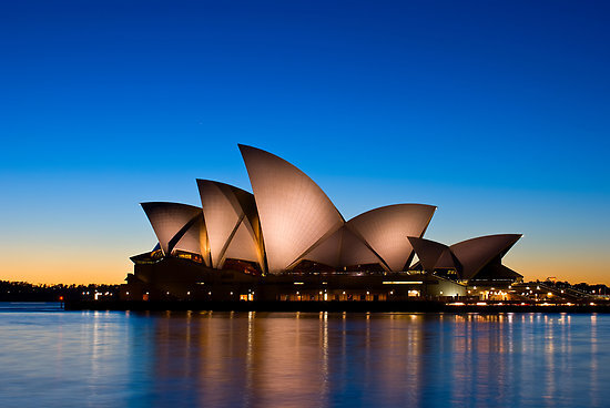 悉尼歌剧院位于澳大利亚悉尼,是20世纪最具特色的建筑之一,也是世界