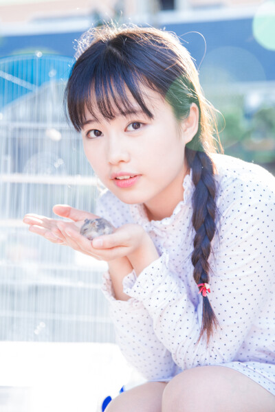 日系 少女 女生 小白裙 搭配 清新 夏日 仓鼠 花 花卉小镇 自然 阳光