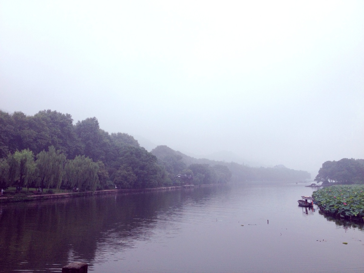 杭州.西湖.雨天倒是更为别致.