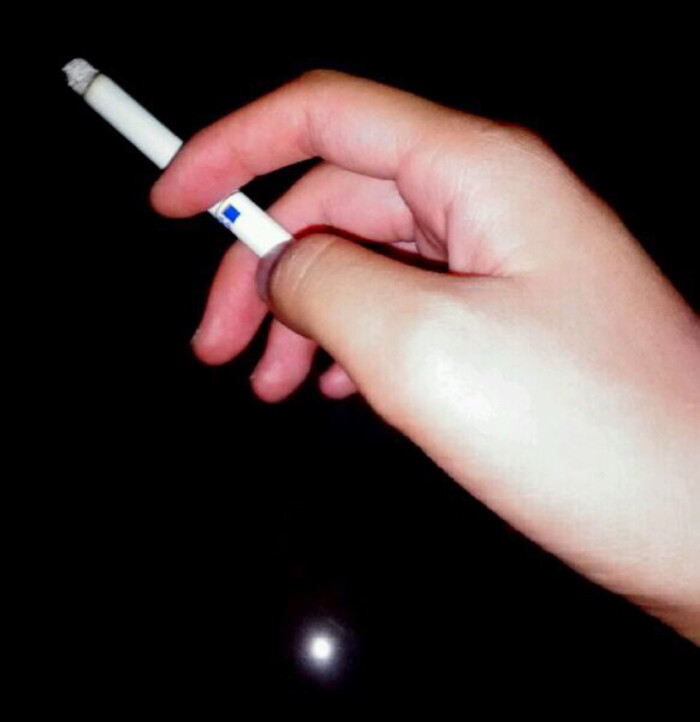 moon (你抽烟的手)