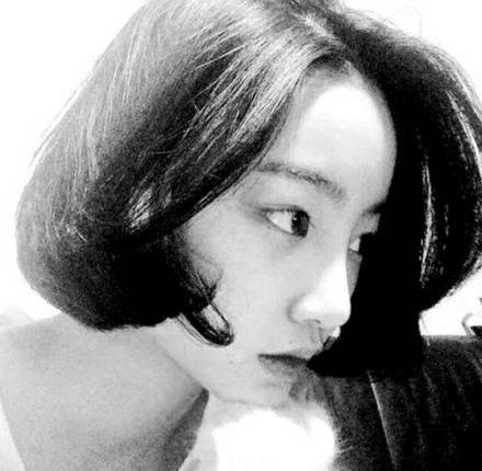 黑白短发女头
