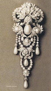 珍珠和钻石胸针的佩莱格里纳是西班牙王室珠…