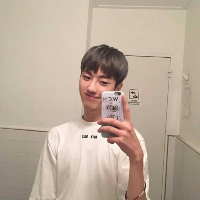 金善斌# #男头# 自拍的没道理