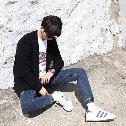 热男头##帅哥##挡啥呀##韩范##全身##脸不见了##背影##侧影##萌宠