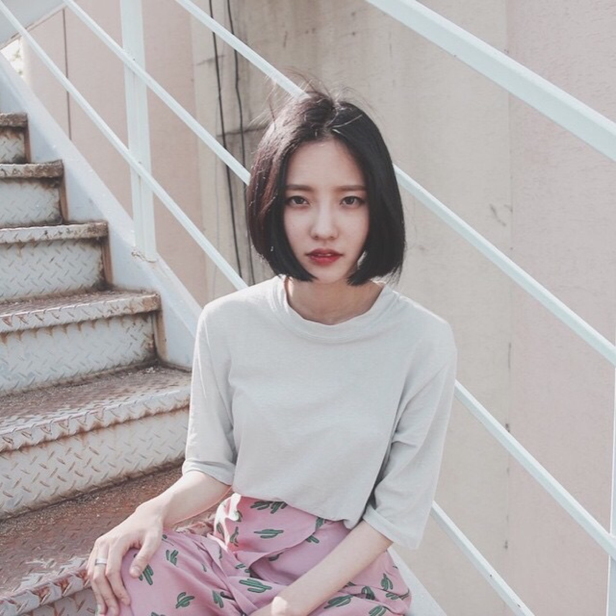 韩系短发美女,拿图请点赞