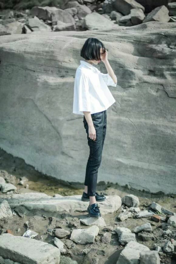 壁纸 女生 人物 背景 素材 他有情书他有酒他有别的女人陪她走【柠檬