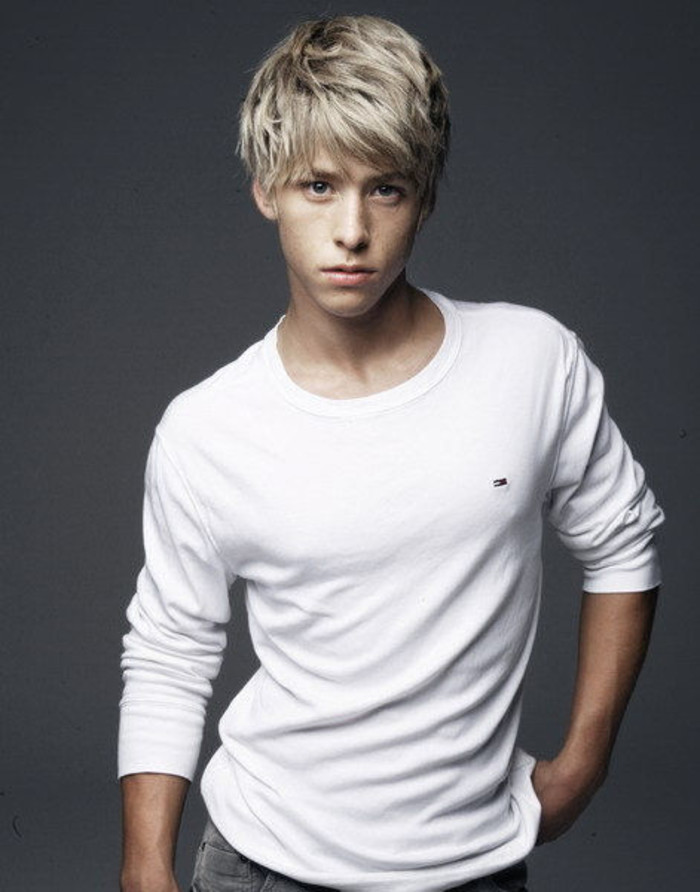 maxxie的扮演者:mitch hewer