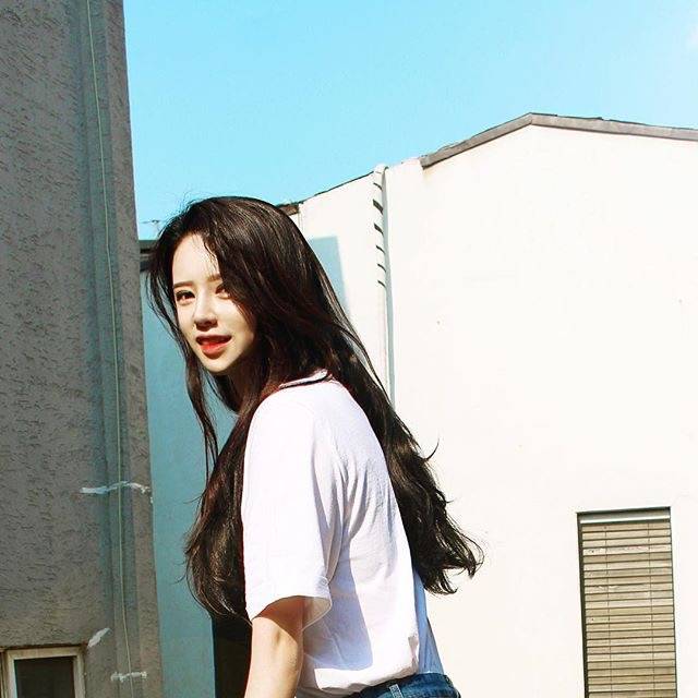 女生头像 个性 阳光 上半身 sober