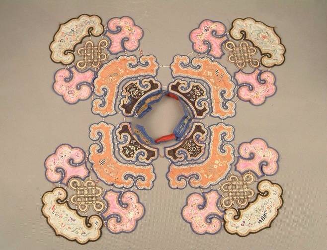 【 精美的 · 云肩 】--- " 云肩为古代女性披在肩上的装饰物.