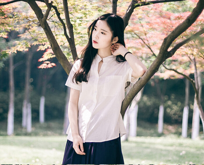 文艺范小清新v领棉麻短袖白衬衣女.http/shop.mogujie.