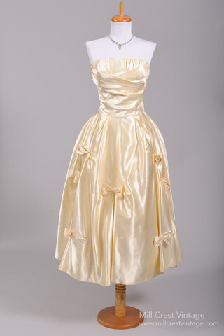 1950s香槟色丝绸露肩礼服