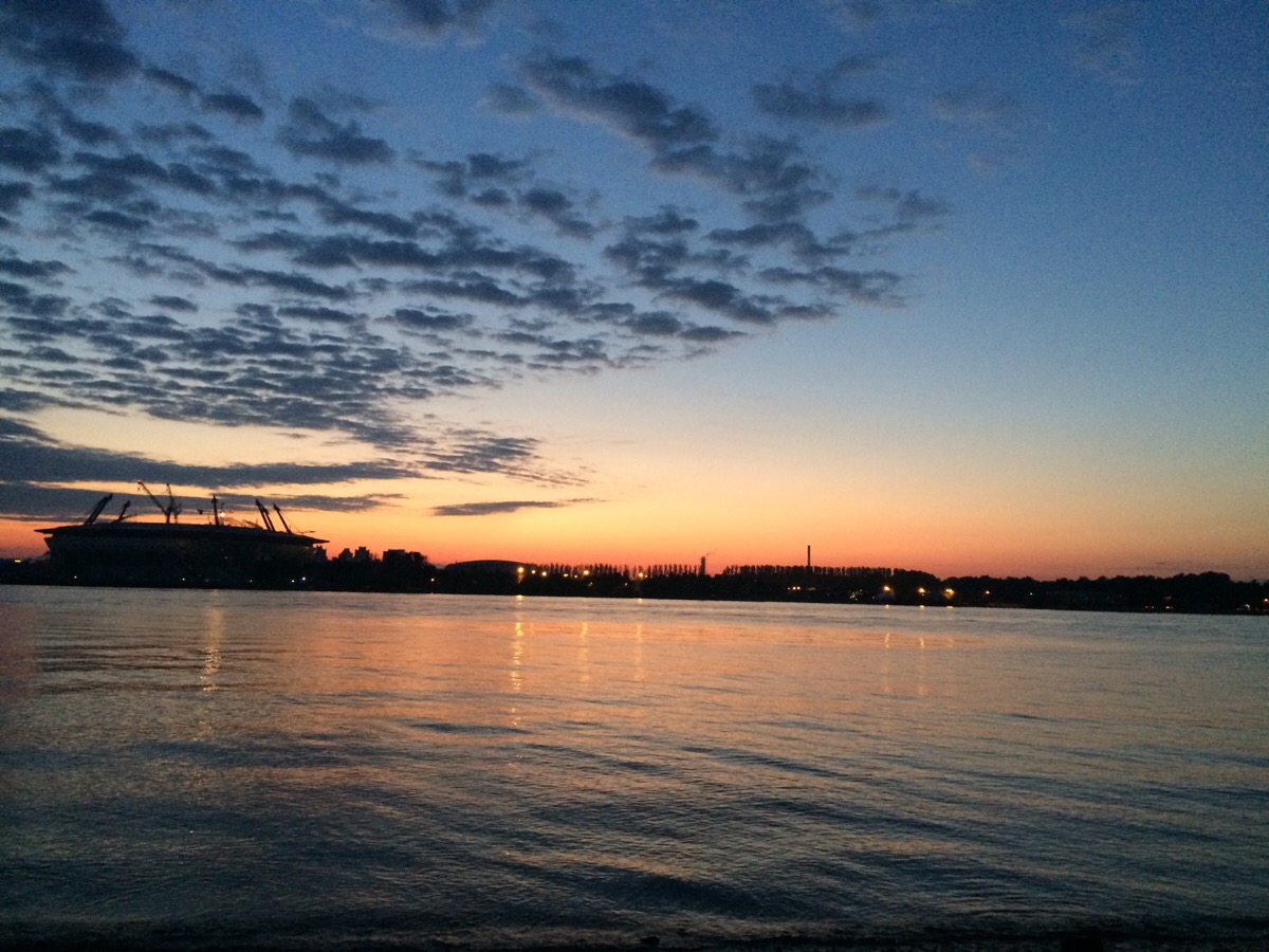 圣彼得堡的瓦西里岛海边,只有三小时的夜晚～即将日落～无需任何滤镜