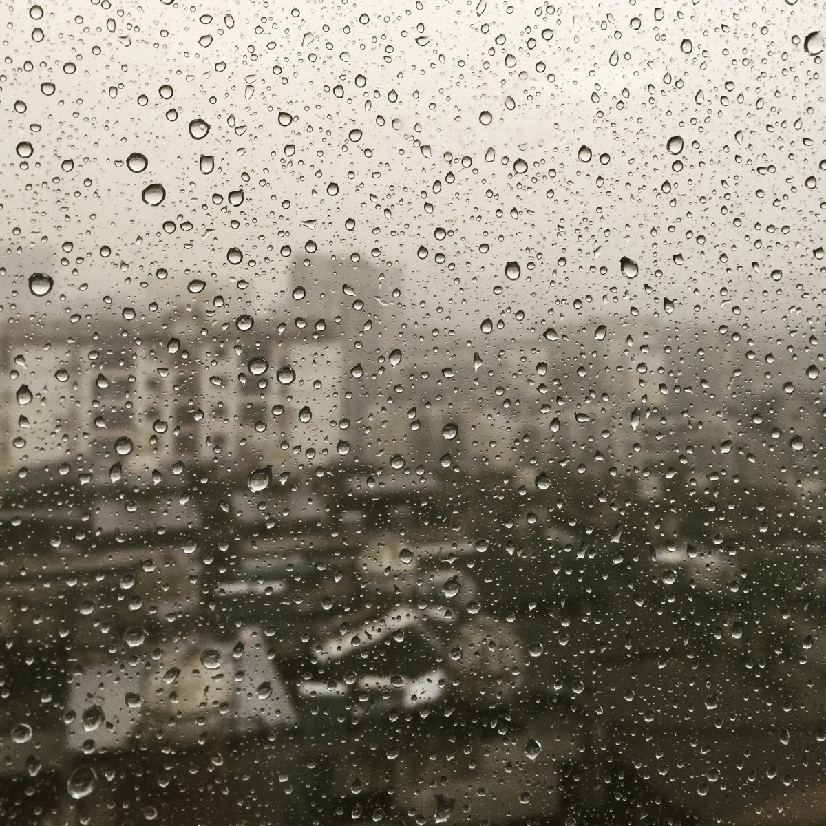 暴雨天 