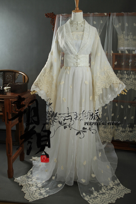 白色华丽绣花女古装 古风cos