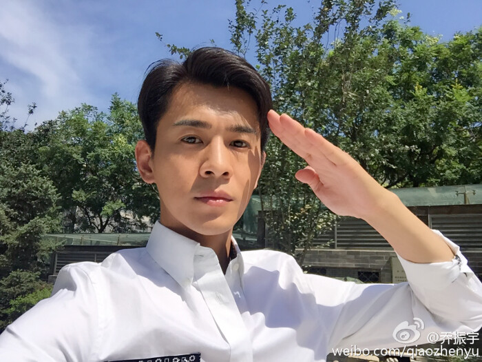 乔振宇#微博自拍#好帅的兵哥哥☆_)