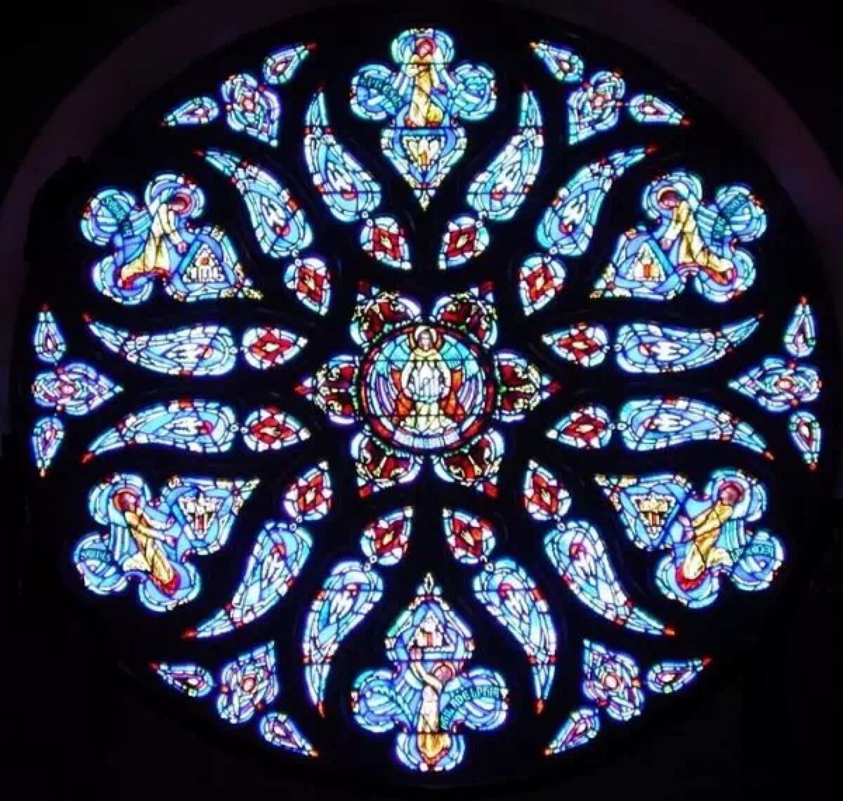 玫瑰窗(therose window)也称玫瑰花窗,为哥特式建筑的特色之一,指