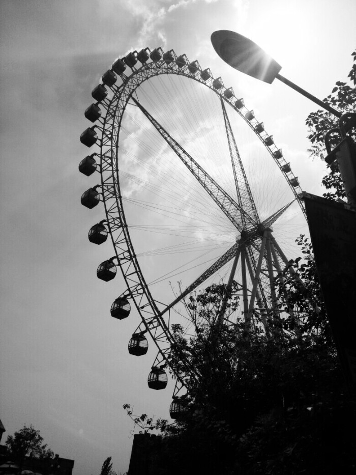 一个关于摩天轮的传说 一起坐摩天轮的恋人…