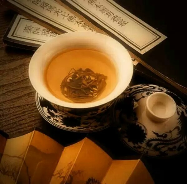 一缕茶香醒山林