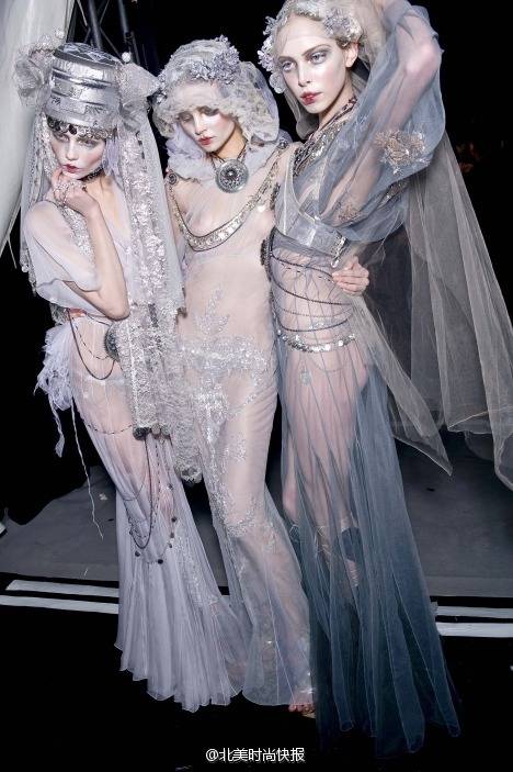 john galliano 2009秀场.不知道何时还能再见海盗爷的惊艳.