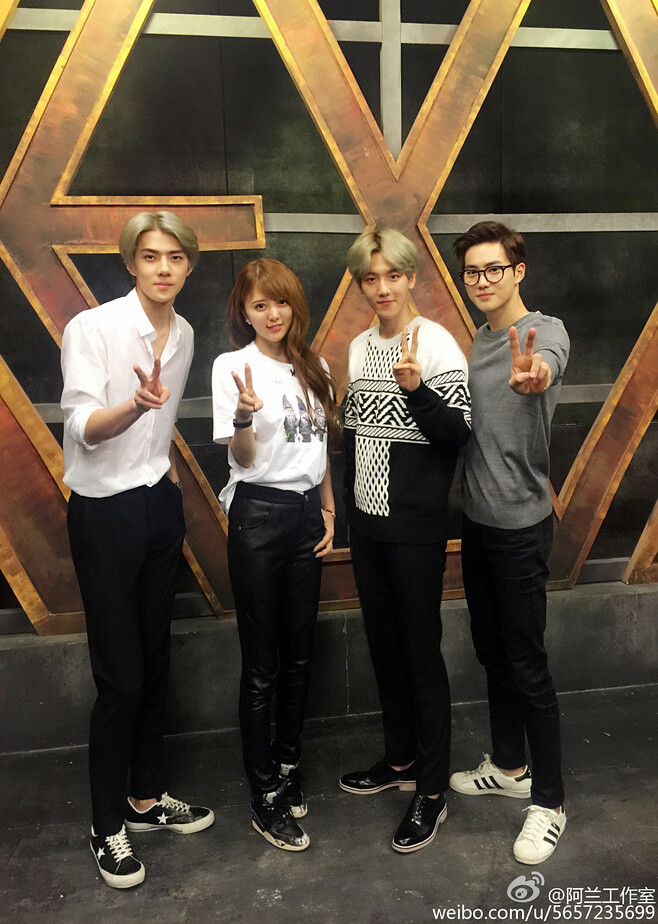 [exo[分享]150911 四个剪刀手 世勋伯贤suho与阿兰合照