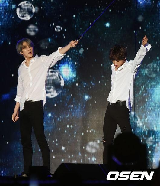 [exo[新闻]150905 exo双主舞kai和世勋为"k-pop super concert"开场