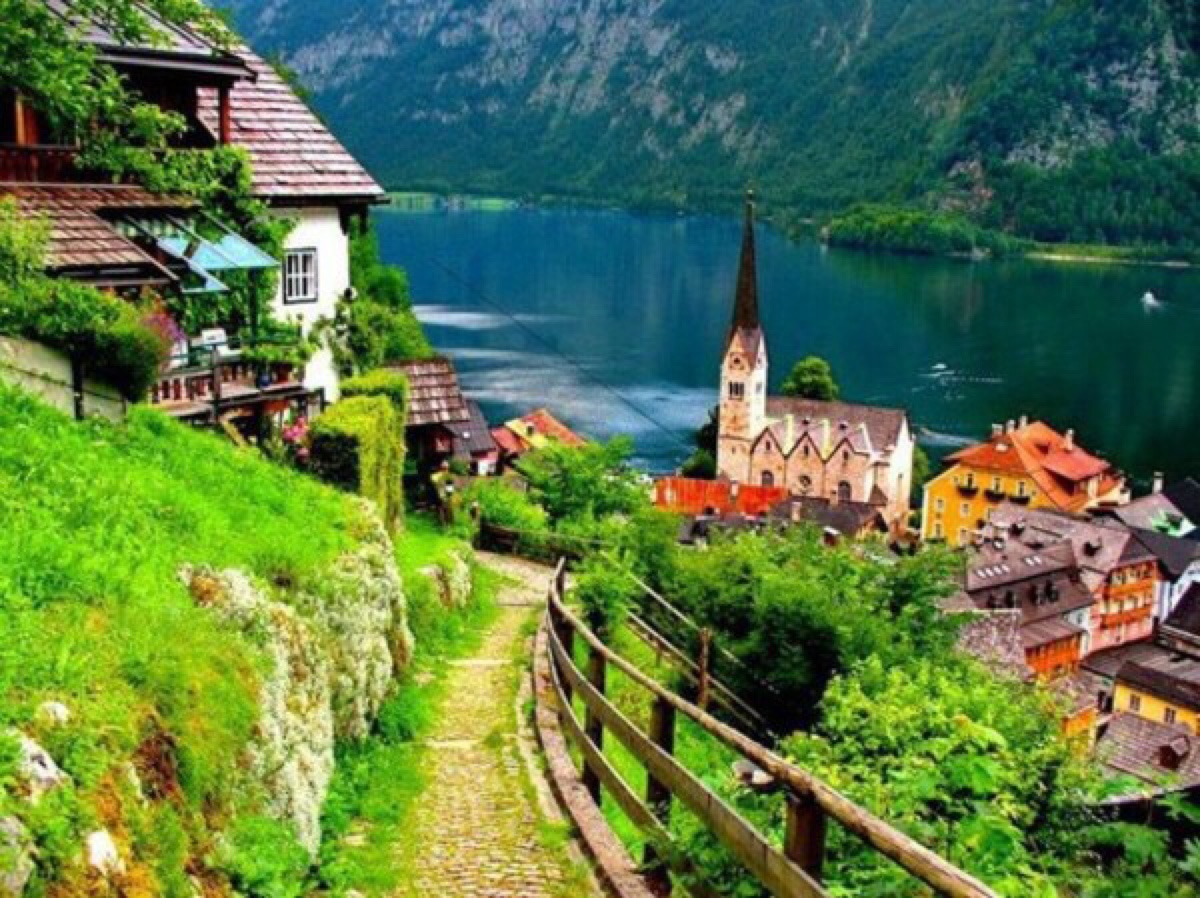 世界上最美的小镇--"哈尔施塔特镇",是奥地利上奥地利州