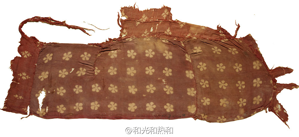 扎染(扎缬,绞缬,夹缬或染缬)是流行于三国到唐代的一种织物染色方法.