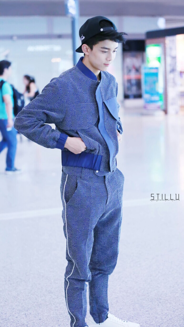 吴磊# #吴磊leo# 150920机场 (cr:@stillu1226)