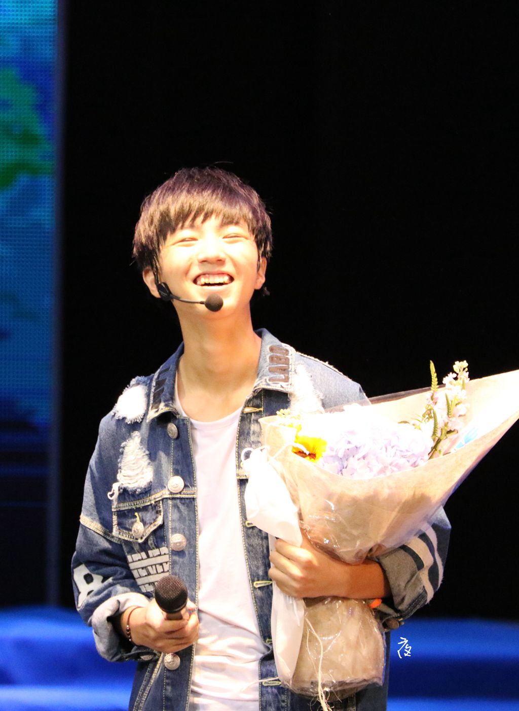 王俊凯# #tfboys王俊凯# #tfboys# 150919 王俊凯生日会 cr:夜夜夜小