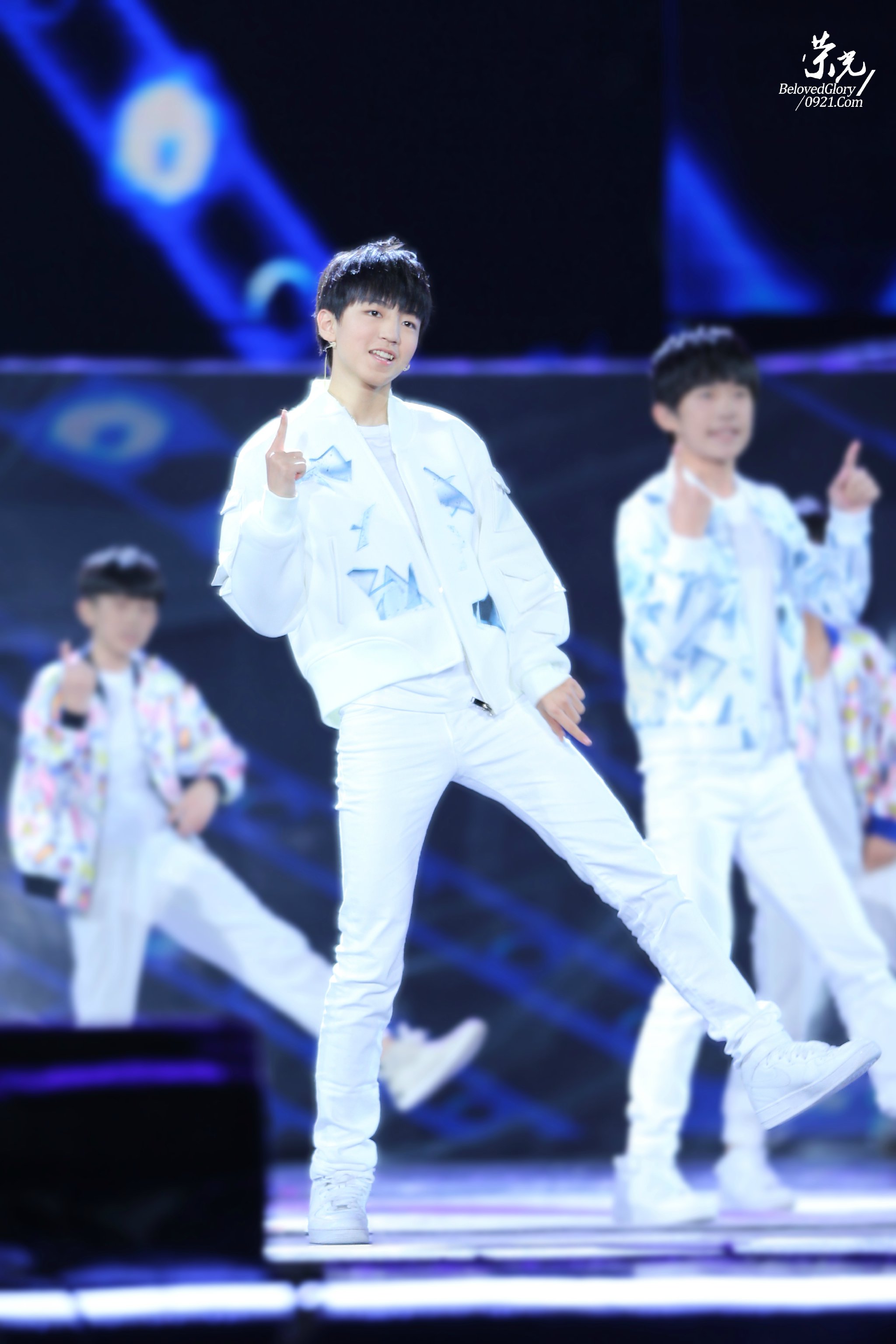 tfboys# 150927 央视中秋晚会 cr:belovedglory王俊凯荣光站