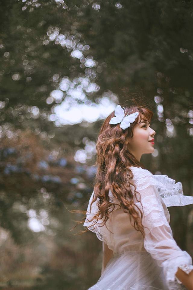 「diana的神秘园」 少女狄安娜圣洁的白裙,和玫瑰唇色吟唱的森林之歌