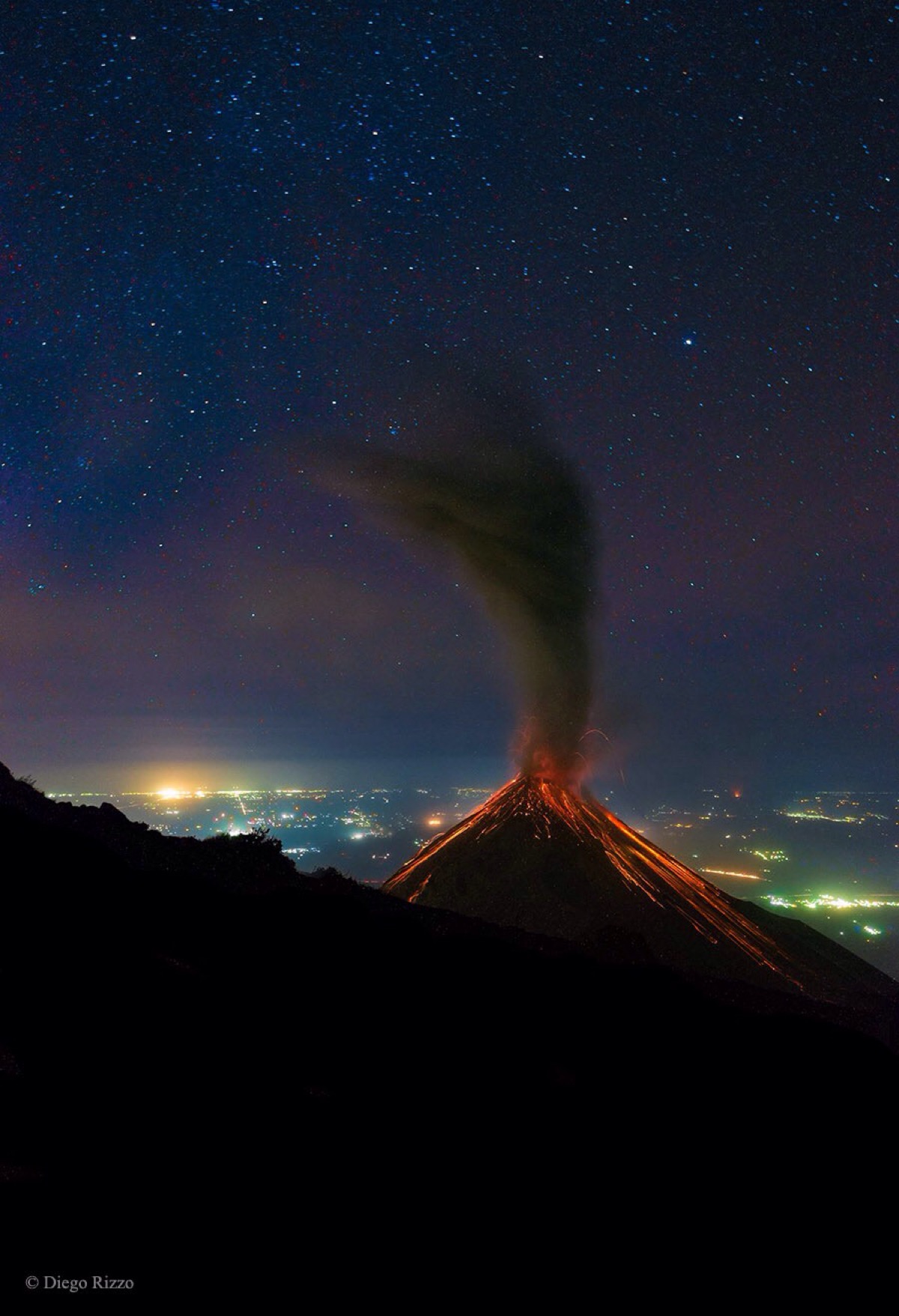 星空下的火山爆发