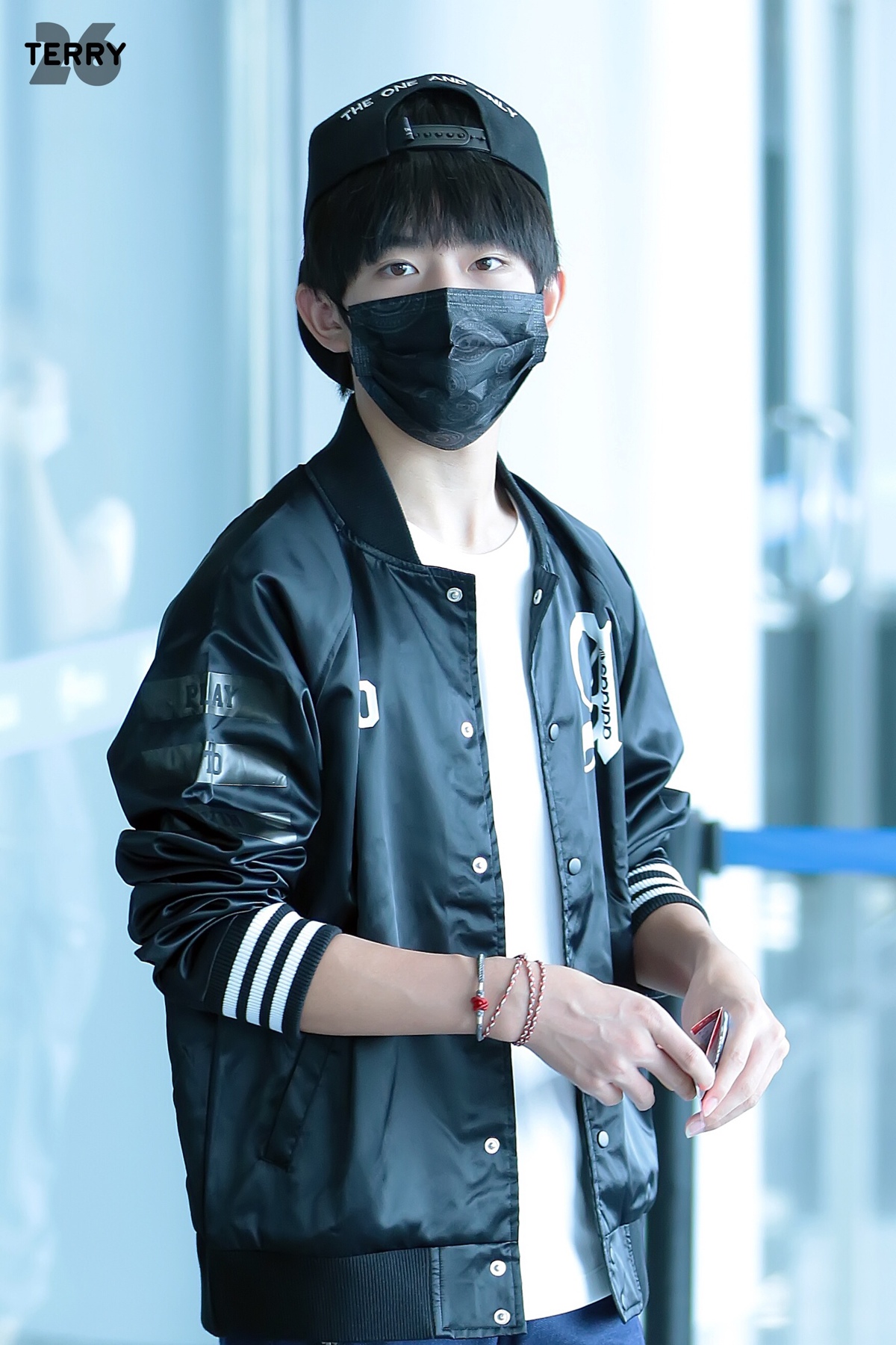 易烊千玺#tfboys易烊千玺#tfboys iphone手机壁纸桌面背景 高清