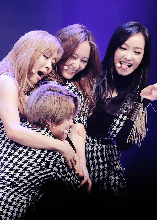 f(x#郑秀晶#宋茜#victoria#luna#朴善怜#amber#刘逸云#敝浇