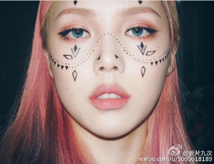 韩国美妆博主pony instagram更新face tatto…-堆
