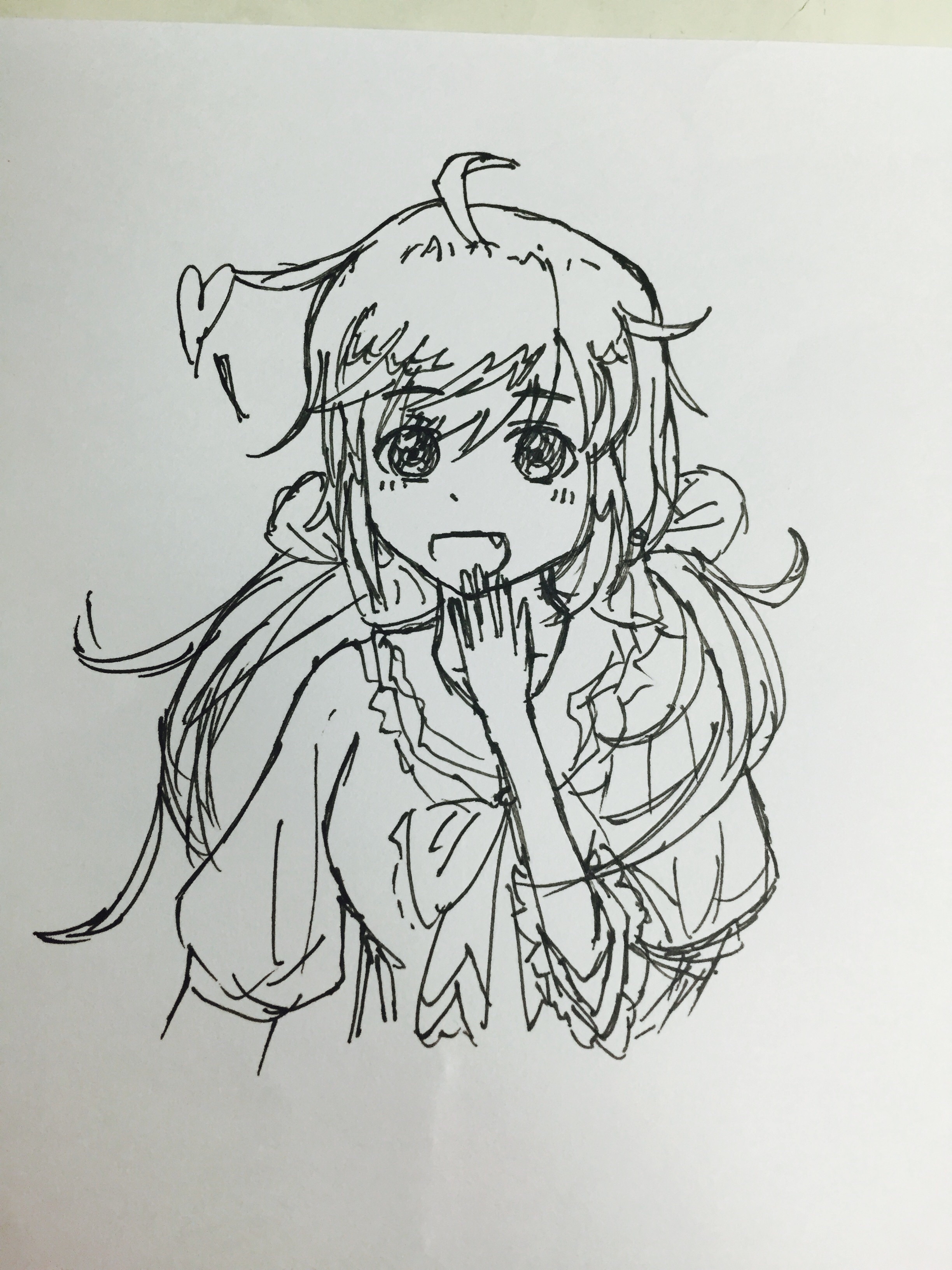双子座,喜欢各种新鲜事物.画画,摄影,是个艺术系美少女.