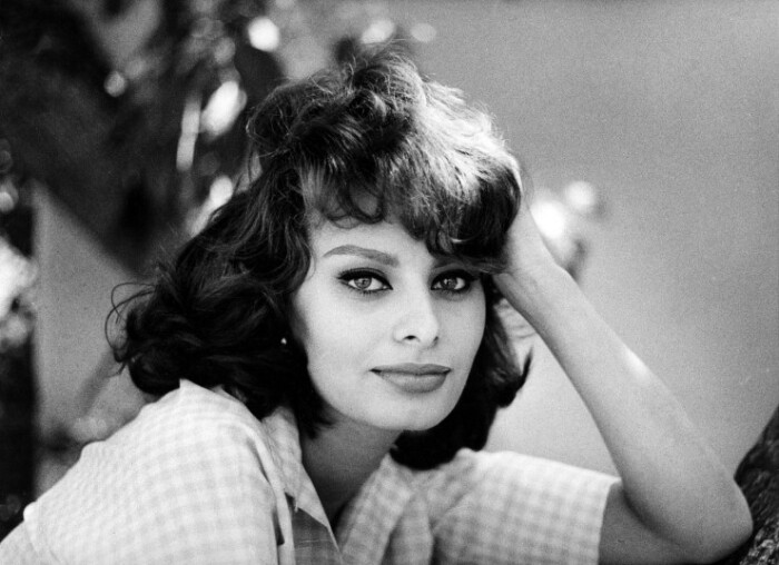 【索菲亚·罗兰(sophia loren)】,1934年9月20日]出生于意大利罗马.