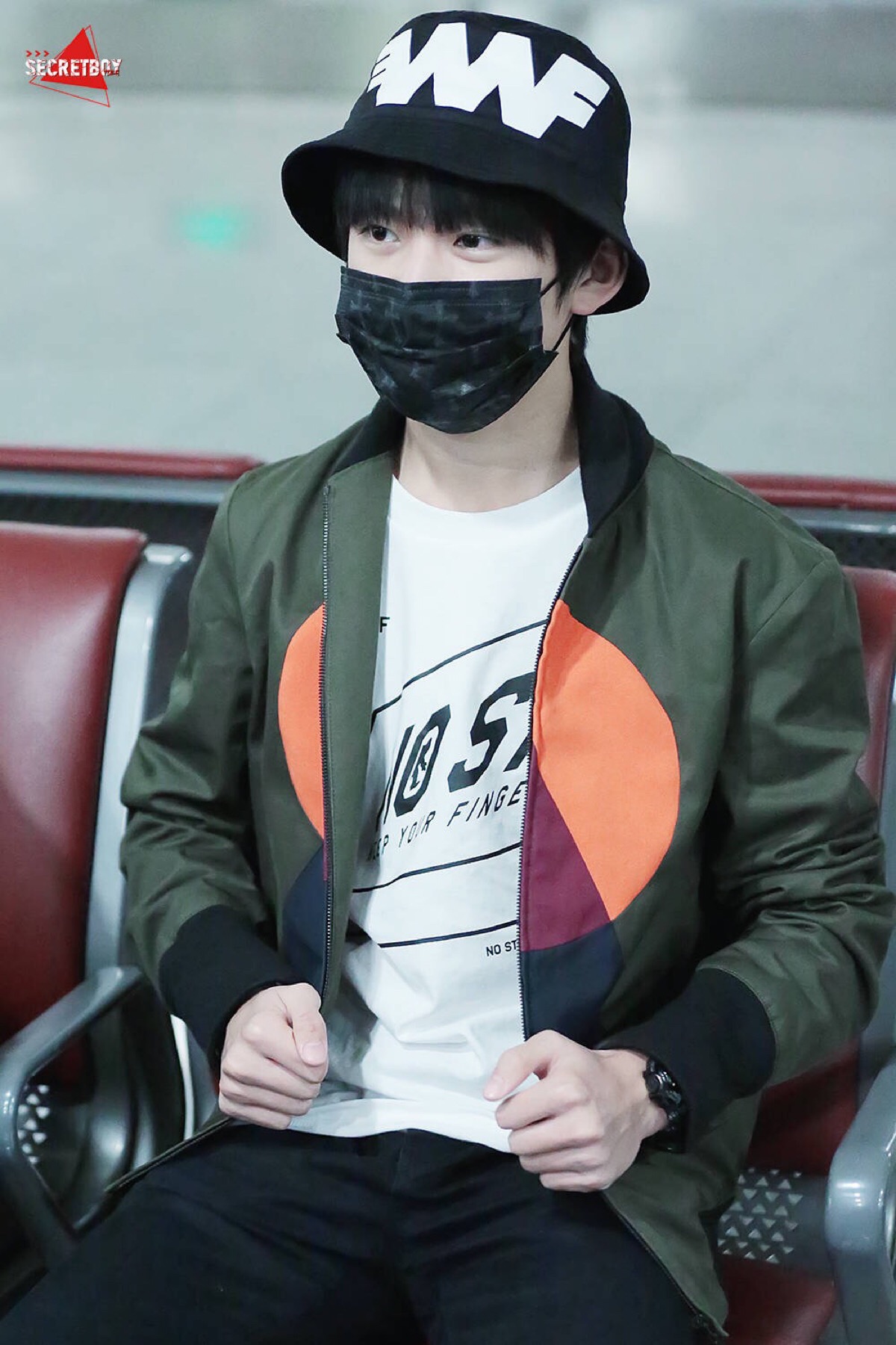 tfboys易烊千玺 151105 深圳赴北京 高清 cr.logo 机场图