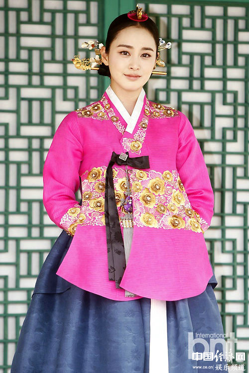 唐衣韩服——《张玉贞》 颜色有点艳.