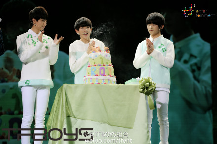 tfboys组合 今天是@tfboys-王源 的15岁生日,祝小源生日快乐,许的