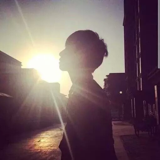 情侣 男生 头像:陪你一起看到夕阳落下