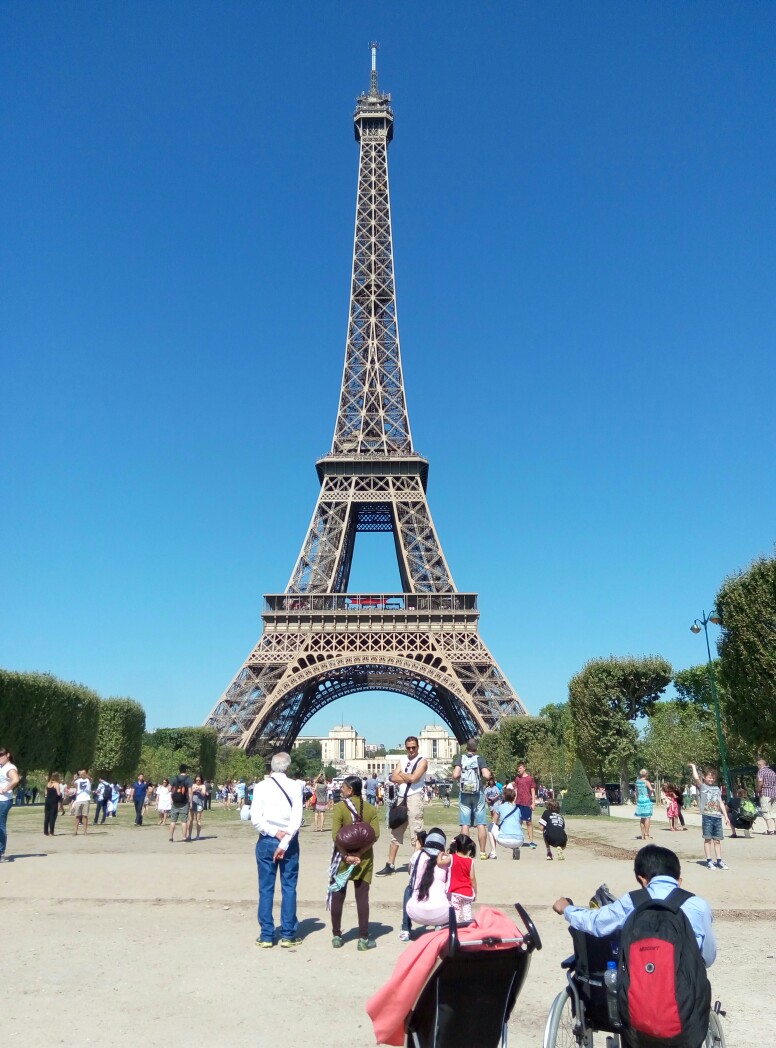 法国巴黎 埃菲尔铁塔 如果你亲眼见过铁塔,你就会知道世界上为什么会