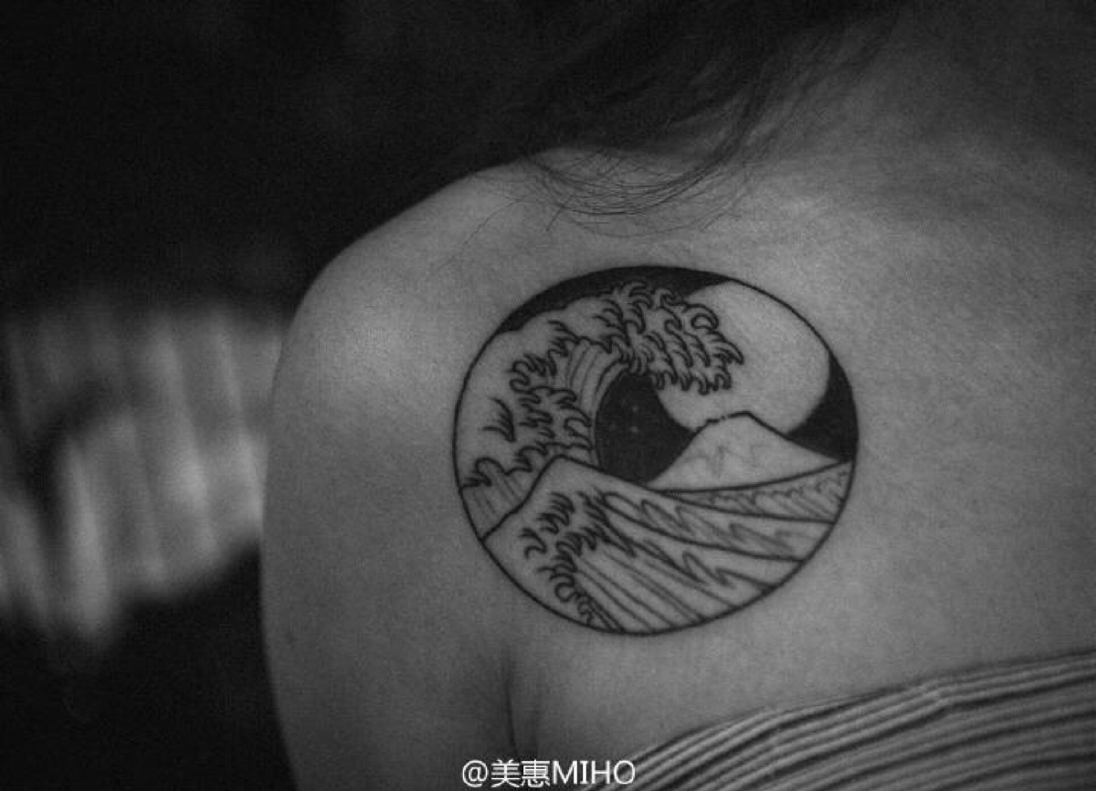 「joo tattoo share」纹身图案/神奈川冲浪里